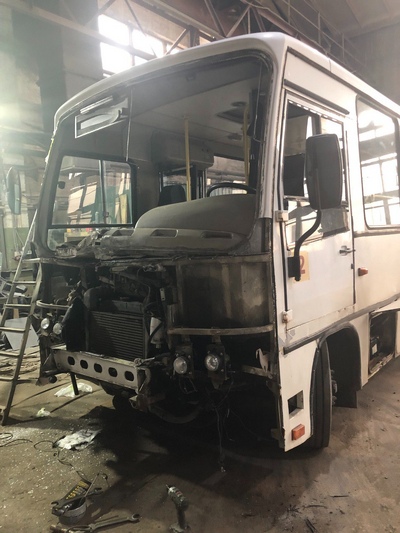 Передняя часть кузова автобуса
